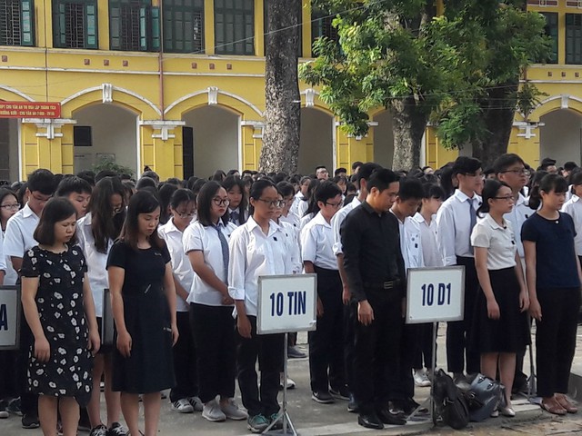 
Trường THPT Chu Văn An là ngôi trường cuối cùng mà cố Chủ tịch nước Trần Đại Quang đã đánh trống khai giảng, vào ngày mùng 5/9 vừa qua. Ảnh: Bảo Loan
