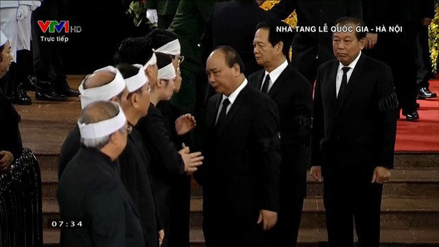 Thủ tướng Nguyễn Xuân Phúc dẫn đầu Đoàn Chính phủ vào viếng Chủ tịch nước Trần Đại Quang