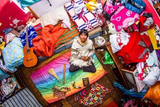 Dự án My Room (căn phòng của tôi) được nhiếp ảnh gia John Thackwray khởi động từ năm 2010. Trên ảnh là một phòng của người dân ở La Paz, Bolivia.