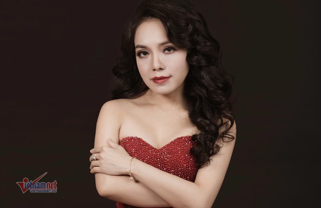 Ca sĩ Lan Anh đưa con trai xuất hiện trong liveshow lớn đầu tiên.