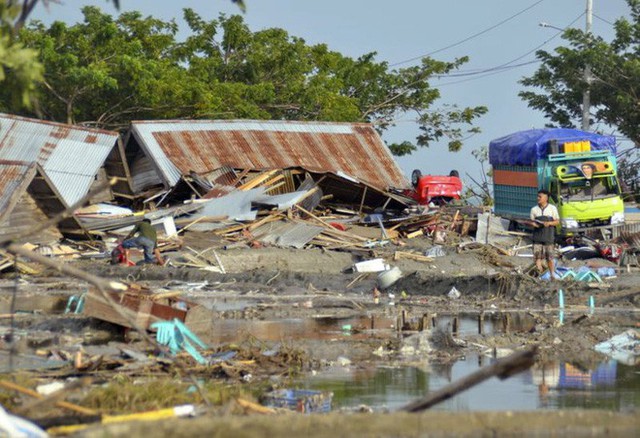 
Khung cảnh tan hoang sau sóng thần ở Palu.
