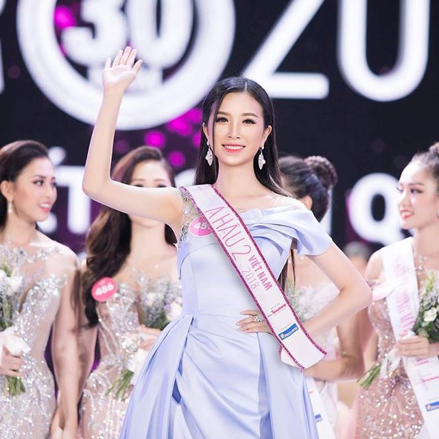 Á hậu Thuý An đại diện Việt Nam dự thi Miss International 2018.