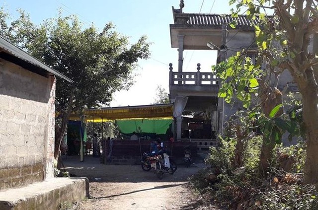 Gia đ&igrave;nh đang lo hậu sự cho nạn nh&acirc;n. Ảnh: Trần H&ograve;e.
