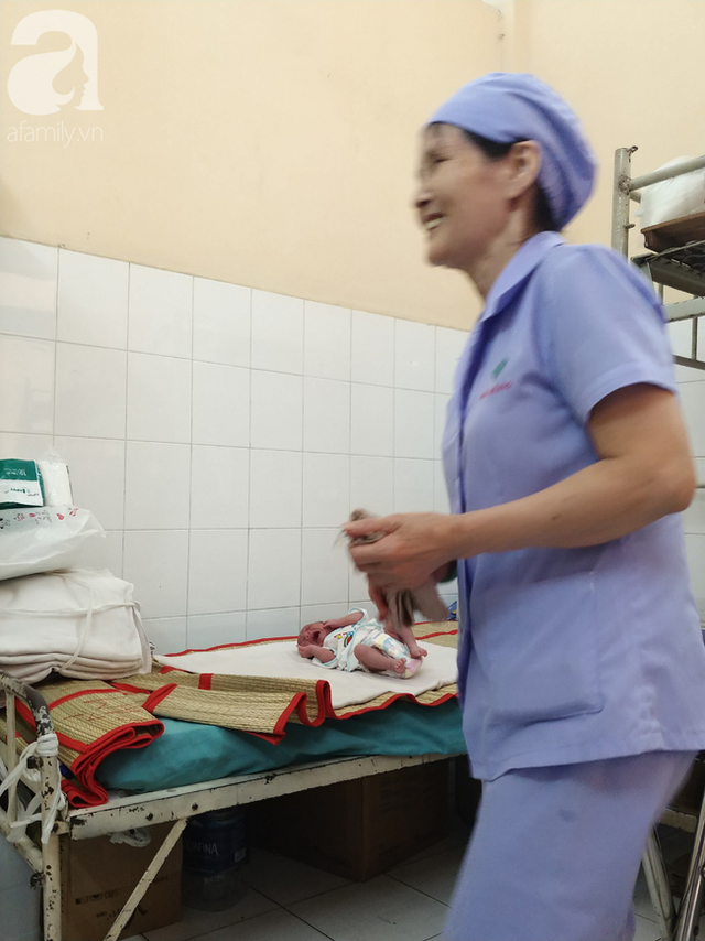 D&ugrave; cực nhưng với c&aacute;c y BS, điều dưỡng, được chăm s&oacute;c những đứa trẻ l&agrave; một niềm vui.