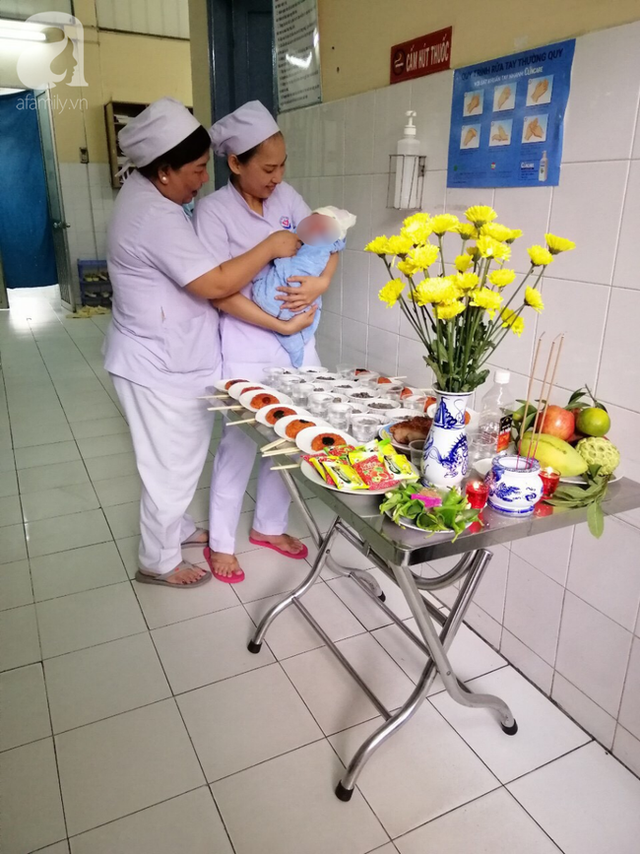 B&eacute; N&acirc;u đ&oacute;n th&aacute;ng đầu ti&ecirc;n của cuộc đời trong BV.