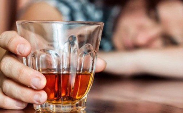 Chính rượu và ma túy gây nên cái chết của tỷ phú trẻ