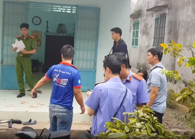 Cảnh sát thu giữ một bức thư của cô gái trẻ để lại trước khi bị bạn trai sát hại.