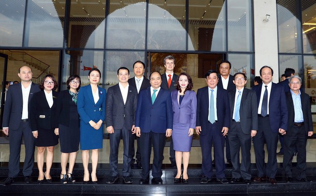 
Ban lãnh đạo Tập đoàn FLC đón Thủ tướng Nguyễn Xuân Phúc về thăm dự án FLC Quy Nhơn.
