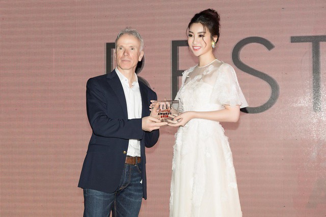 
Đỗ Mỹ Linh nhận giải Best Face of the Year
