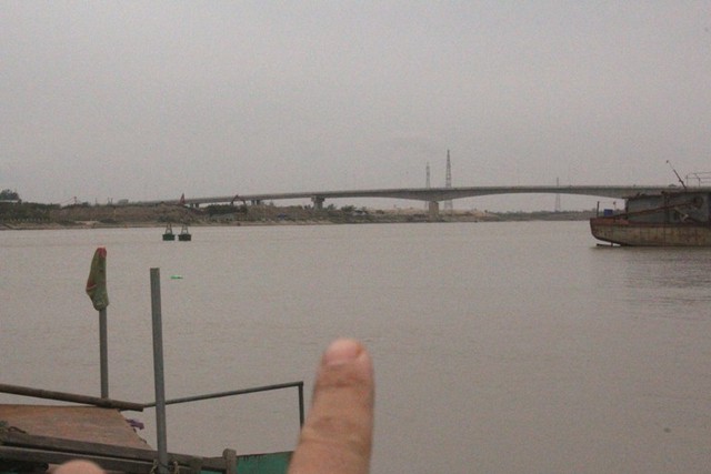 
Vị trí từ khu vực nuôi cá lồng nhà anh Thành nhìn về phía cầu Hàn. Ảnh: Đ.Tùy
