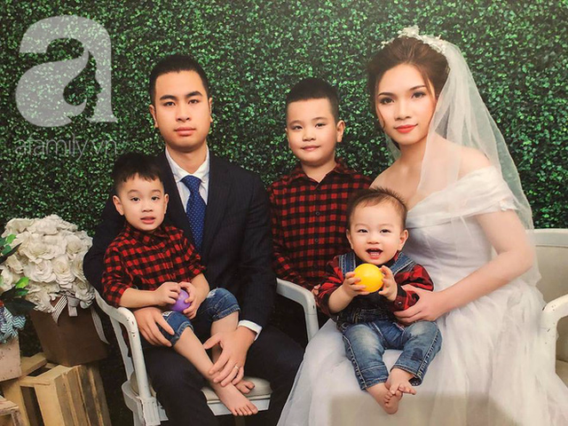 Gia đình Tuyến (29 tuổi) - Luyện (30 tuổi) cùng 3 đứa con, hiện đang định cư tại Nhât.