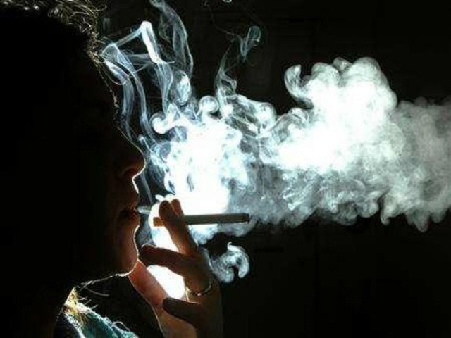 
Hút thuốc lá tăng nguy cơ ung thư thực quản.
