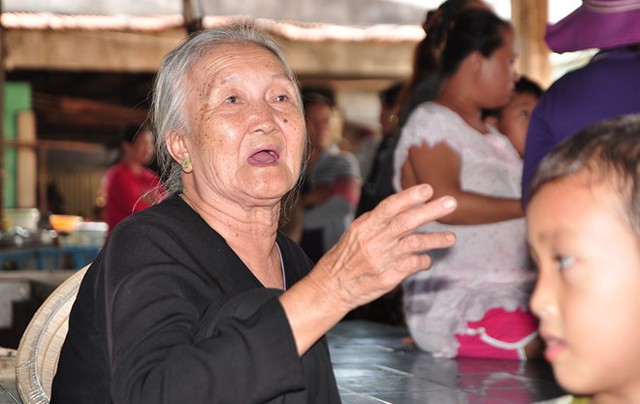 Bà Huỳnh Thị Trưởng, người bán rau ở chợ Suối Cát. Ảnh: Ngọc An.