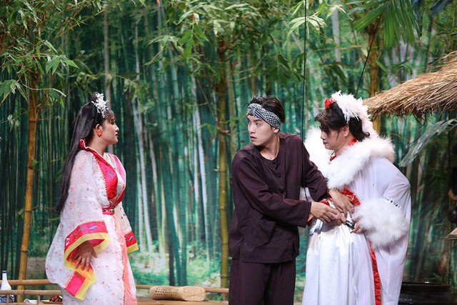 Ngọc Trai v&agrave; trưởng ph&ograve;ng Tự Long.