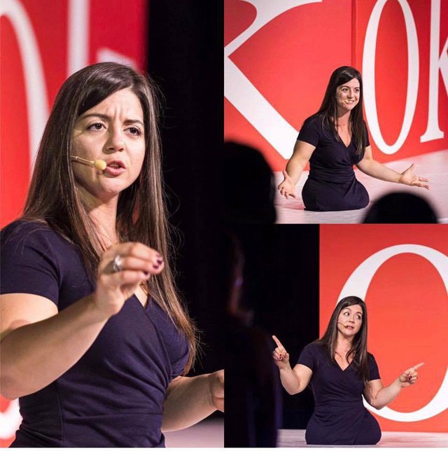 C&ocirc; hiện l&agrave; một diễn giả nổi tiếng của thế giới. (Ảnh: NTD)