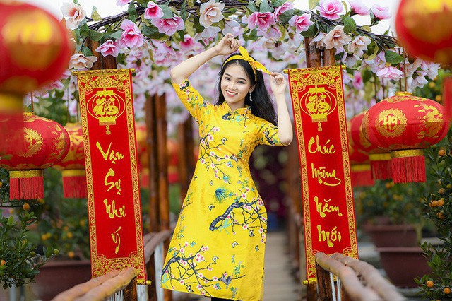 B&ecirc;n cạnh học tập, Ngọc Anh c&ograve;n được bạn b&egrave; ngưỡng mộ bởi c&ocirc; sở hữu vẻ đẹp cuốn h&uacute;t. Nhờ gương mặt đẹp, Ngọc Anh kh&aacute; c&oacute; tiếng trong giới người mẫu ảnh H&agrave; th&agrave;nh.