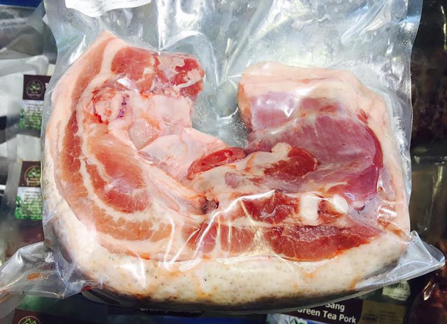 Miếng thịt lợn trà xanh có giá đắt gấp nhiều lần thịt lợn ăn cám công nghiệp