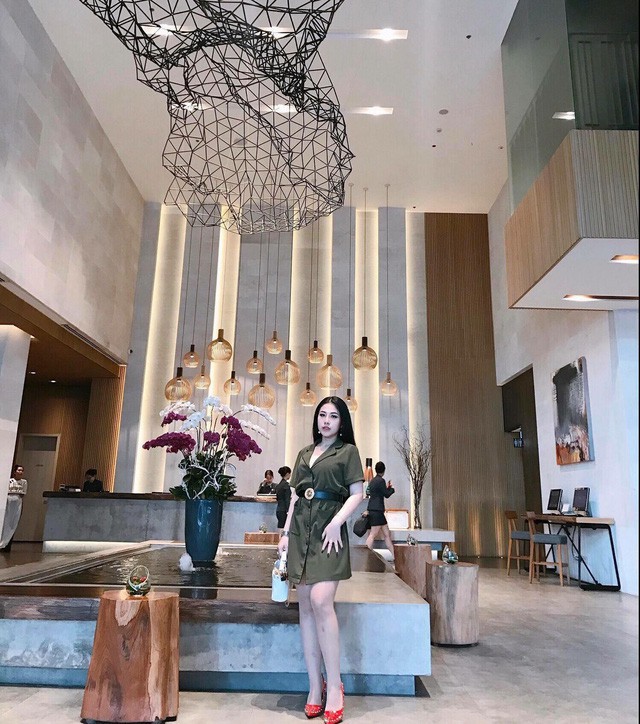 Kh&ocirc;ng chỉ xinh đẹp, c&ocirc; gi&aacute;o trẻ c&ograve;n c&oacute; t&agrave;i ca h&aacute;t, chơi 4 loại nhạc cụ v&agrave; giỏi 3 ngoại ngữ