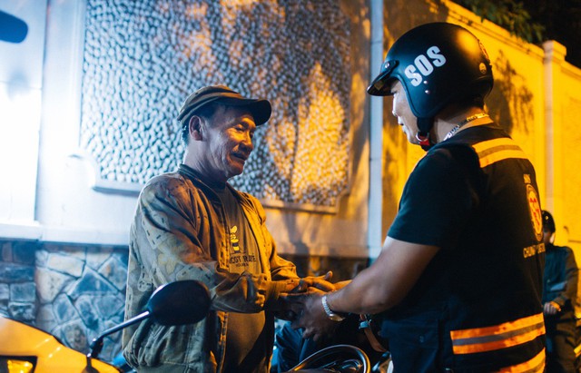 “Lời cảm ơn chẳng thể đổi thành tiền, nhưng khiến mình hạnh phúc. Nó khiến mình vui vì đã làm những điều mà có thể nhiều người không làm được” - Sang tâm sự.