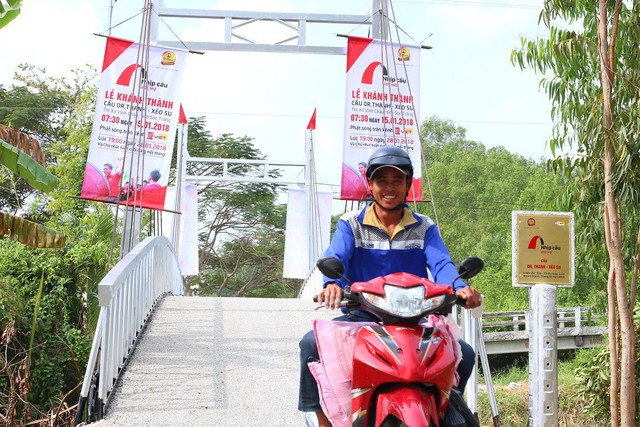 Với cây cầu Dr Thanh – Xẻo Su, người dân Vĩnh Tân sẽ có thêm cơ hội để thúc đẩy giao thương, hỗ trợ việc làm ăn buôn bán thuận lợi hơn. Mở ra một năm mới với hy vọng vào một tương lai tươi sáng, ấm no hơn cho gần 4.000 hộ gia đình với đa phần là đồng bào Khmer nơi xứ biển nghèo này.