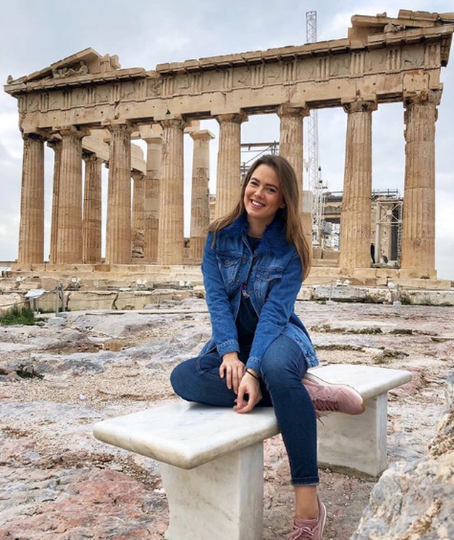 Những chuyến đi của c&ocirc; trải d&agrave;i tr&ecirc;n khắp bản đồ thế giới - từ Abu Dahbi, Lisbon, Thụy ĐIển cho tới Hy Lạp...