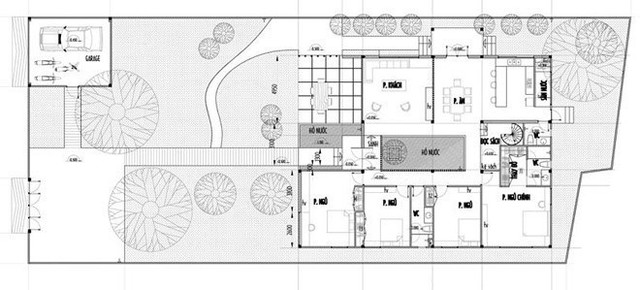 Tầng một có phòng khách, bếp, bàn ăn, 4 phòng ngủ, 3 WC, phòng đọc sách.