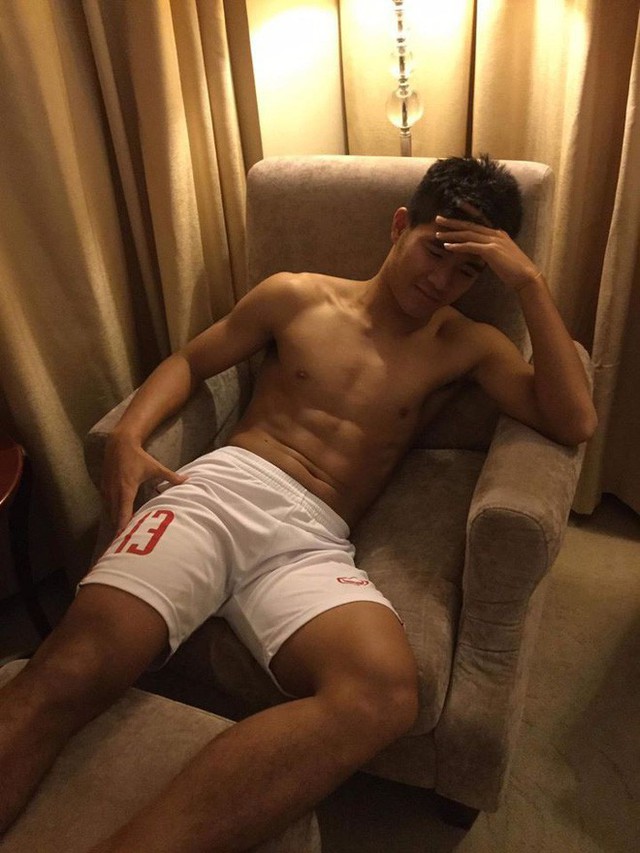 Body 6 múi của Đức Chinh cũng khiến bất kì cô gái nào phải xao xuyến!