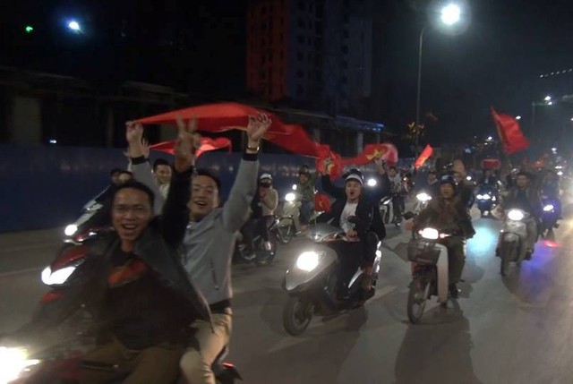 Niềm vui của người dân Quảng Ninh khi U23 giành chiến thắng vào chơi trận chung kết