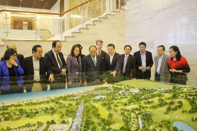 
Thủ tướng Nguyễn Xuân Phúc cùng đoàn làm việc Chính phủ thăm quần thể du lịch nghỉ dưỡng sinh thái FLC Quy Nhơn.
