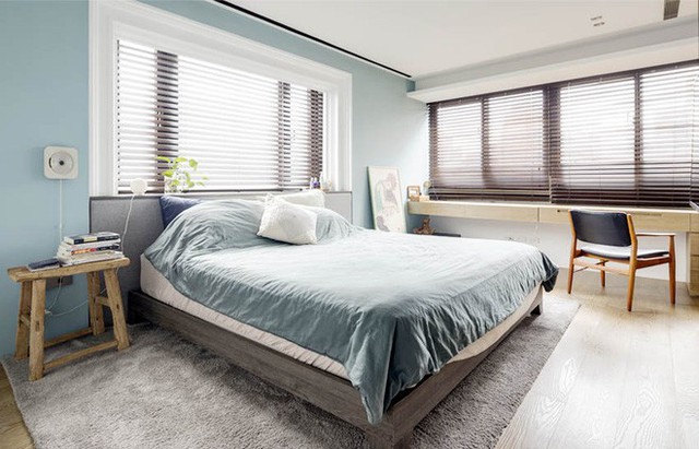 
Góc nghỉ ngơi được ưu tiên sử dụng chất liệu gỗ cho  mành che khung cửa, sàn gỗ, táp đầu giường và giường ngủ.

