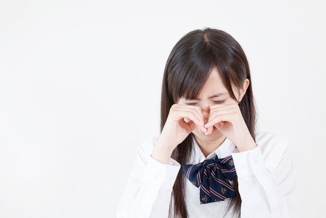 Không thể tưởng tượng được, mộ mẹ tôi còn chưa xanh cỏ mà bố tôi đòi kết hôn. (Ảnh minh họa)