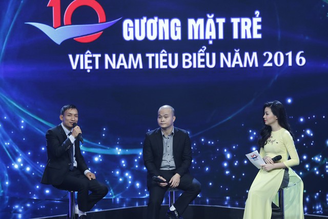 
Anh Huy được chọn là một trong 10 Gương mặt trẻ Việt Nam tiêu biểu năm 2016.
