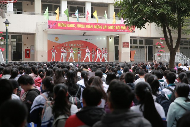 Quang cảnh Lễ khai mạc.