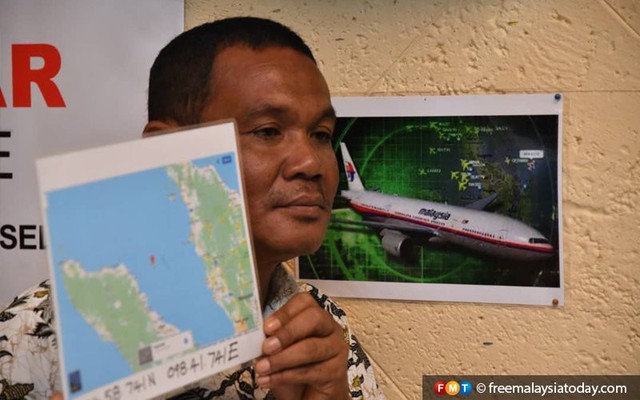 Ngư dân Indonesia trong độ tuổi 30 này cho hay, thuyền của anh ta cách nơi máy bay đâm xuống nước khoảng 2km.