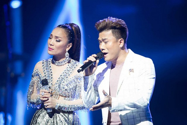 Khang Việt song ca cùng chị gái Hồng Ngọc trên sân khấu lớn