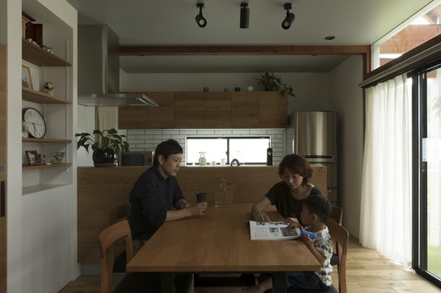 
Những thủ pháp nội thất thông minh đảm bảo sự tiện nghi mà vẫn giúp không gian ngôi nhà nhẹ nhàng, thoải mái.
