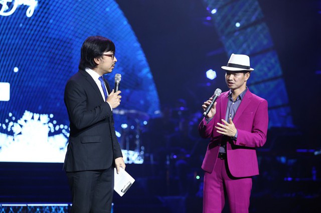 Giáo sư Xoay Đinh Tiến Dũng đảm nhận vai trò MC cùng nghệ sĩ Xuân Bắc.