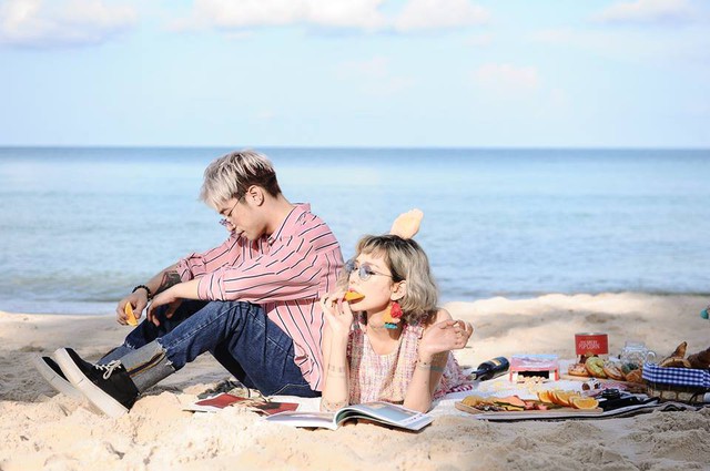 
Cuối năm, fan có thể học Min tiệc tùng bên bãi biển.
