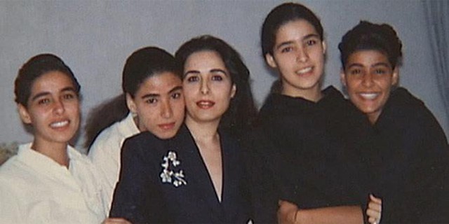 Maha, Hala, b&agrave; Alanoud Al Fayez, Sahar v&agrave; Jawaher v&agrave;o khoảng những năm 1980.