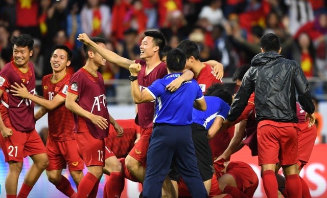 Tuyển Việt Nam nhận mưa tiền thưởng sau khi vào tứ kết Asian Cup 2019.