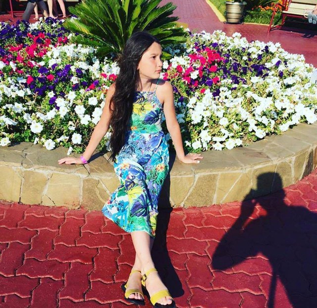 Em &uacute;t Thanh Giang năm nay 12 tuổi, sinh sống c&ugrave;ng bố mẹ tại Nga. Ngay sau chiến thắng của anh trai c&ugrave;ng đồng đội, c&ocirc; b&eacute; đ&atilde; gọi t&ecirc;n anh trai qua m&agrave;n h&igrave;nh v&ocirc; tuyến để ch&uacute;c mừng. Anh của em, y&ecirc;u lắm - c&ocirc; b&eacute; quay video n&oacute;i tiếng Việt ch&uacute;c mừng anh trai tr&ecirc;n mạng x&atilde; hội.