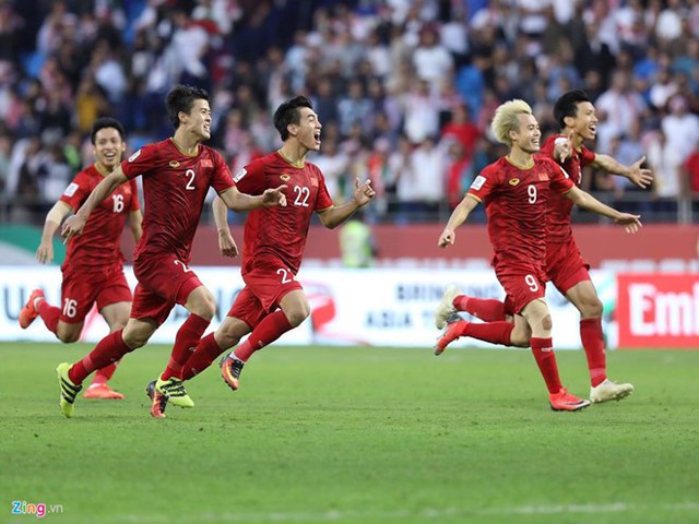 
Trận đấu tứ kết Asian Cup 2019 của đội tuyển Việt Nam hứa hẹn mang lại khoản doanh thu quảng cáo lớn cho VTV. Ảnh: Minh Chiến.
