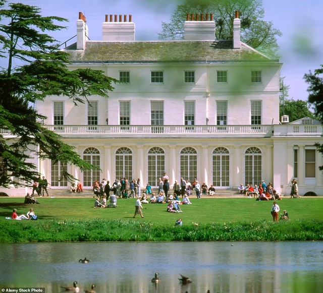 Frogmore House thuộc Lâu đài Windsor có 10 phòng ngủ, một phòng riêng dành cho em bé hoàng gia sau khi chào đời vào mùa xuân tới. Ngôi nhà mới của cặp vợ chồng mới cưới là quà tặng của Nữ hoàng Anh.