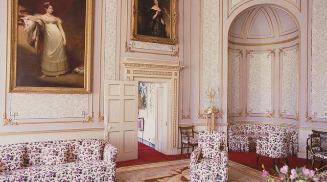 Một số bức tranh màu nước của con gái Nữ hoàng Victoria, công chúa Victoria và Louise cũng được lưu giữ tại đây.
