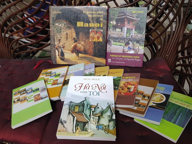 
Cuốn “Phác thảo chân dung văn hóa Hà Nội” viết bằng tiếng Pháp với hơn 200 trang được nhà văn hóa Hữu Ngọc viết trong 3 tháng. Ảnh: H.L

