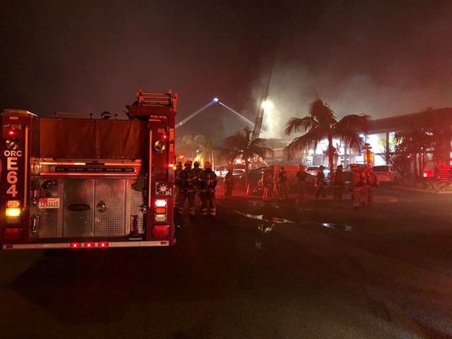 Giới chức địa phương cho biết đám cháy được khống chế vào khoảng 18h ngày 23/1. Ảnh: Cơ quan cứu hỏa Quận Cam.