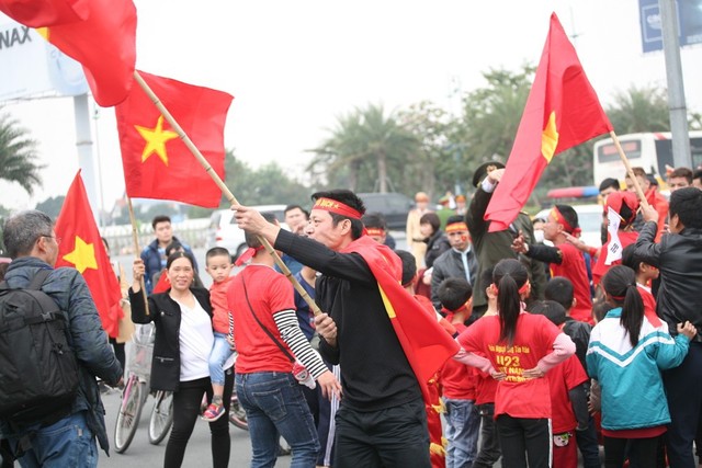 Hiện thầy trò Park Hang-seo đang chuẩn bị đáp xuống sân bay trong sự mong đợi, chào đón của người hâm mộ nước nhà.