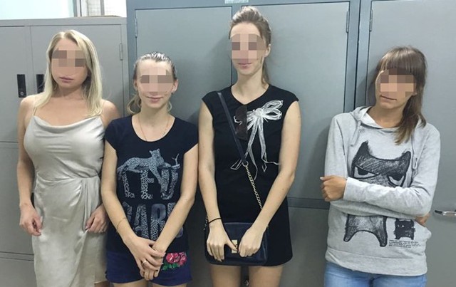 
Những cô gái người nước ngoài trong đường dây của tú bà người Nga. Ảnh: Công an TP.HCM cung cấp.
