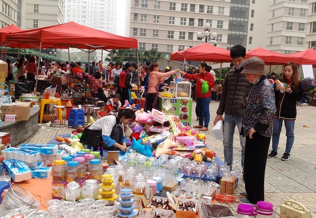 Ngoài việc cư dân có thể bán được rất nhiều hàng hóa, cũng như mua được nhiều sản phẩm từ hội chợ thì việc tổ chức này cũng giúp gắn kết cộng đồng với nhau.