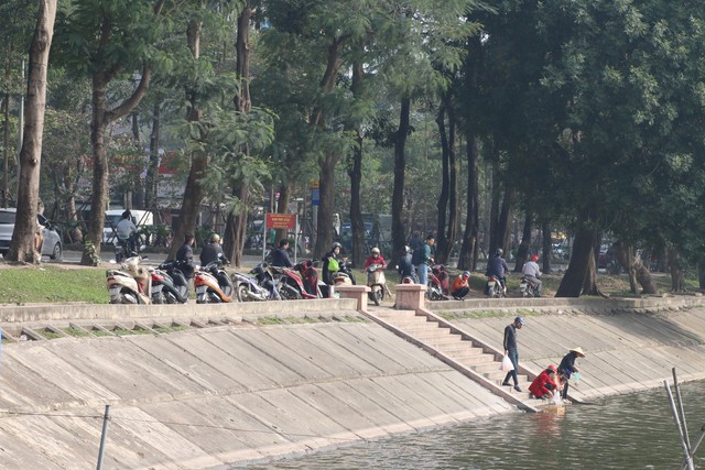 Theo quan niệm dân gian, ngày 23 tháng Chạp âm lịch hàng năm là ngày Táo Quân cưỡi cá chép bay về trời để trình báo với Ngọc Hoàng mọi việc lớn nhỏ xảy ra trong gia đình một năm qua. 